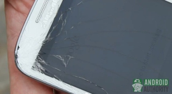 Уронили и разбили iPhone 5 и Galaxy S 3